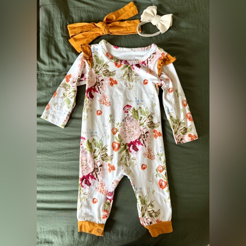 🌼 Boutique Floral Ruffle Romper with 2 Bows – Size 6–9 Months